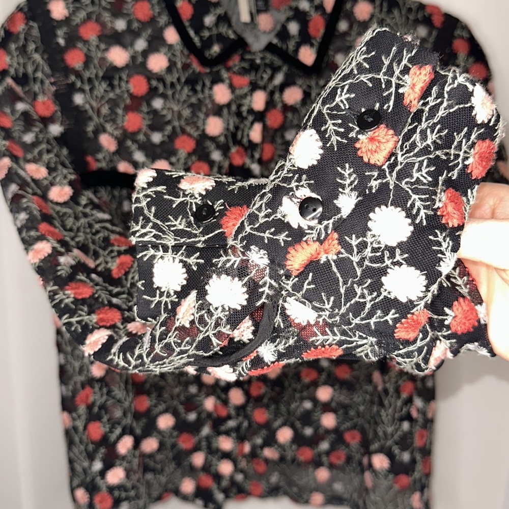 Floral embroidered top - Picture 4 of 7